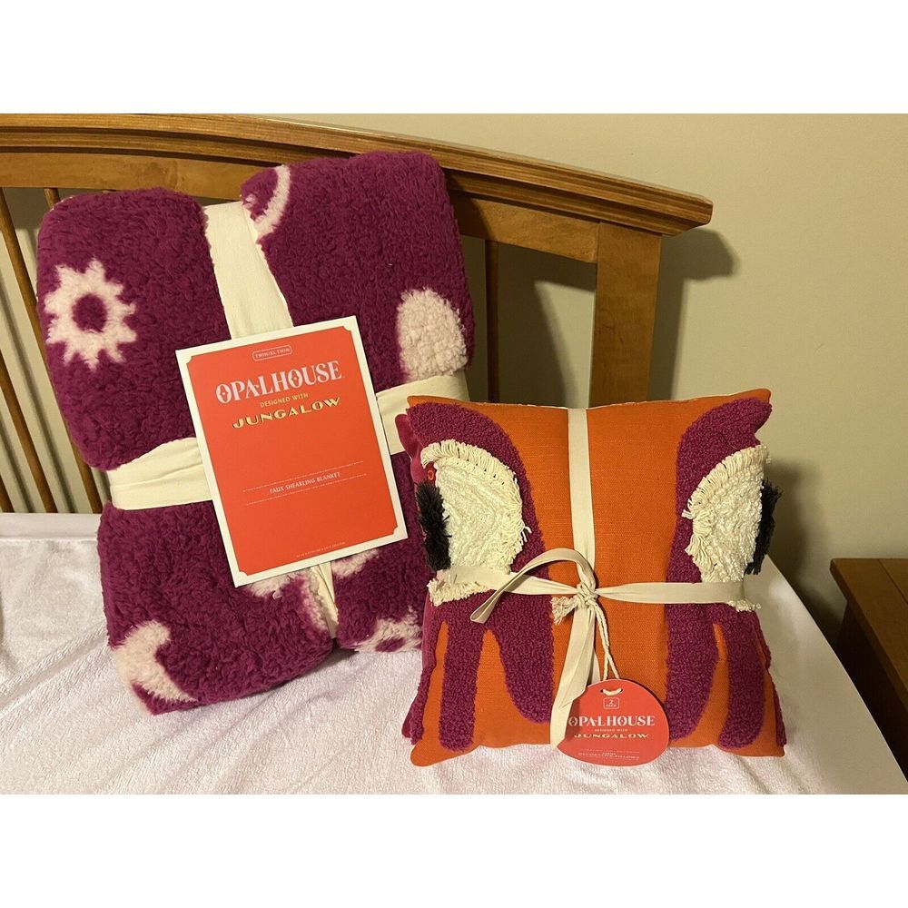 NEW Opalhouse w/ Jungalow Gift Set - Fuzzy Blanket Throw Twin XL Size & Pillows